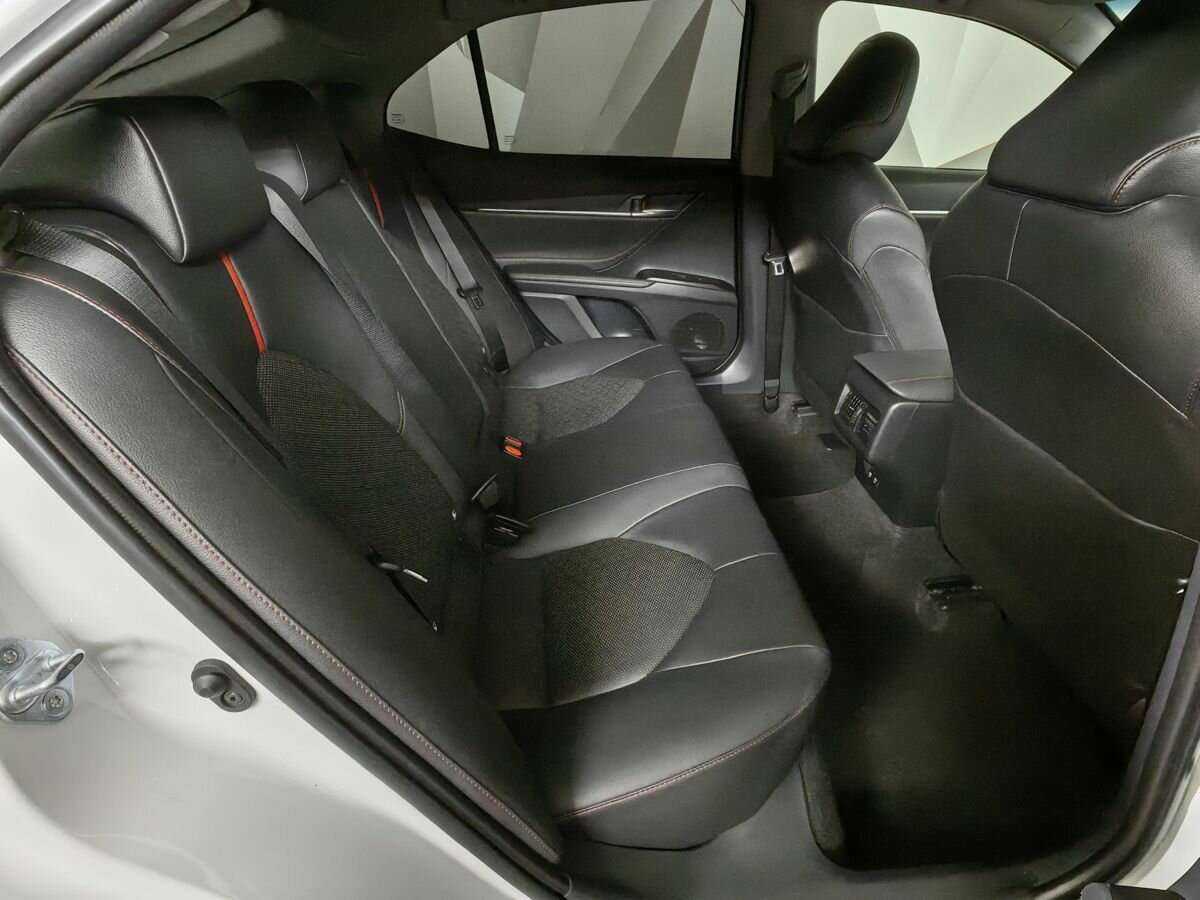 Toyota Camry с пробегом — 2021 год. Фото: #11