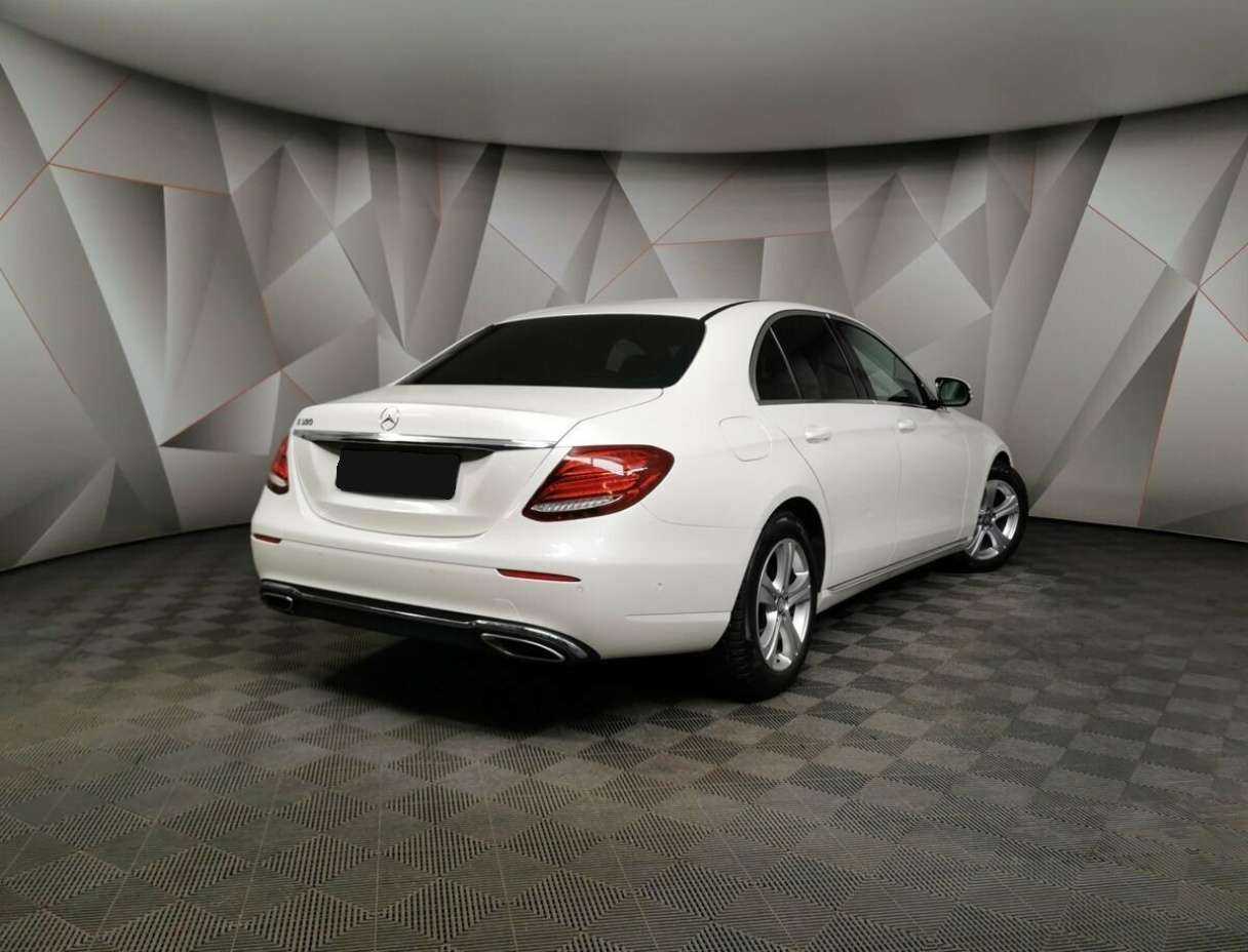 Mercedes-Benz E-Класс с пробегом — 2017 год. Фото: #1