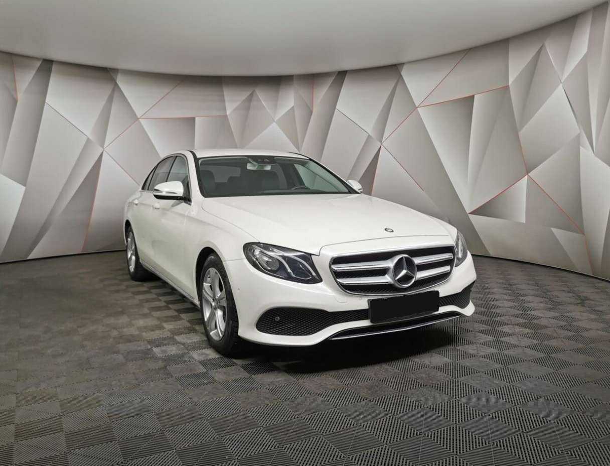 Mercedes-Benz E-Класс с пробегом — 2017 год. Фото: #2
