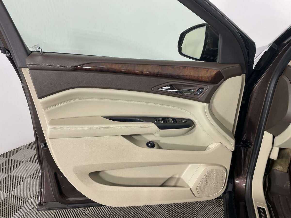 Cadillac SRX с пробегом — 2014 год. Фото: #7