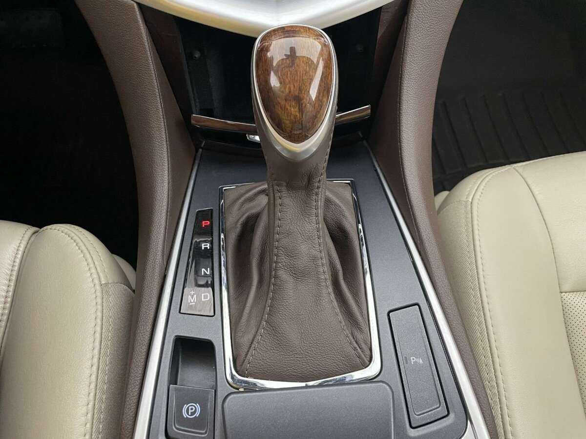 Cadillac SRX с пробегом — 2014 год. Фото: #12