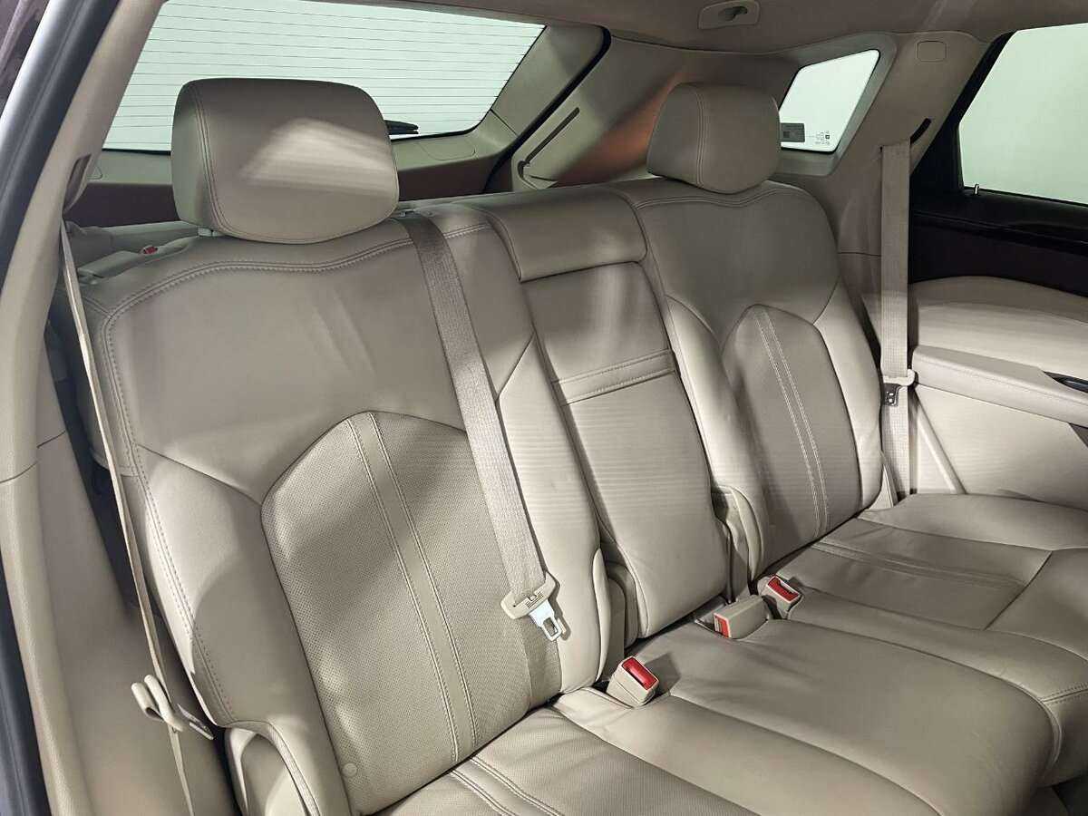 Cadillac SRX с пробегом — 2014 год. Фото: #14