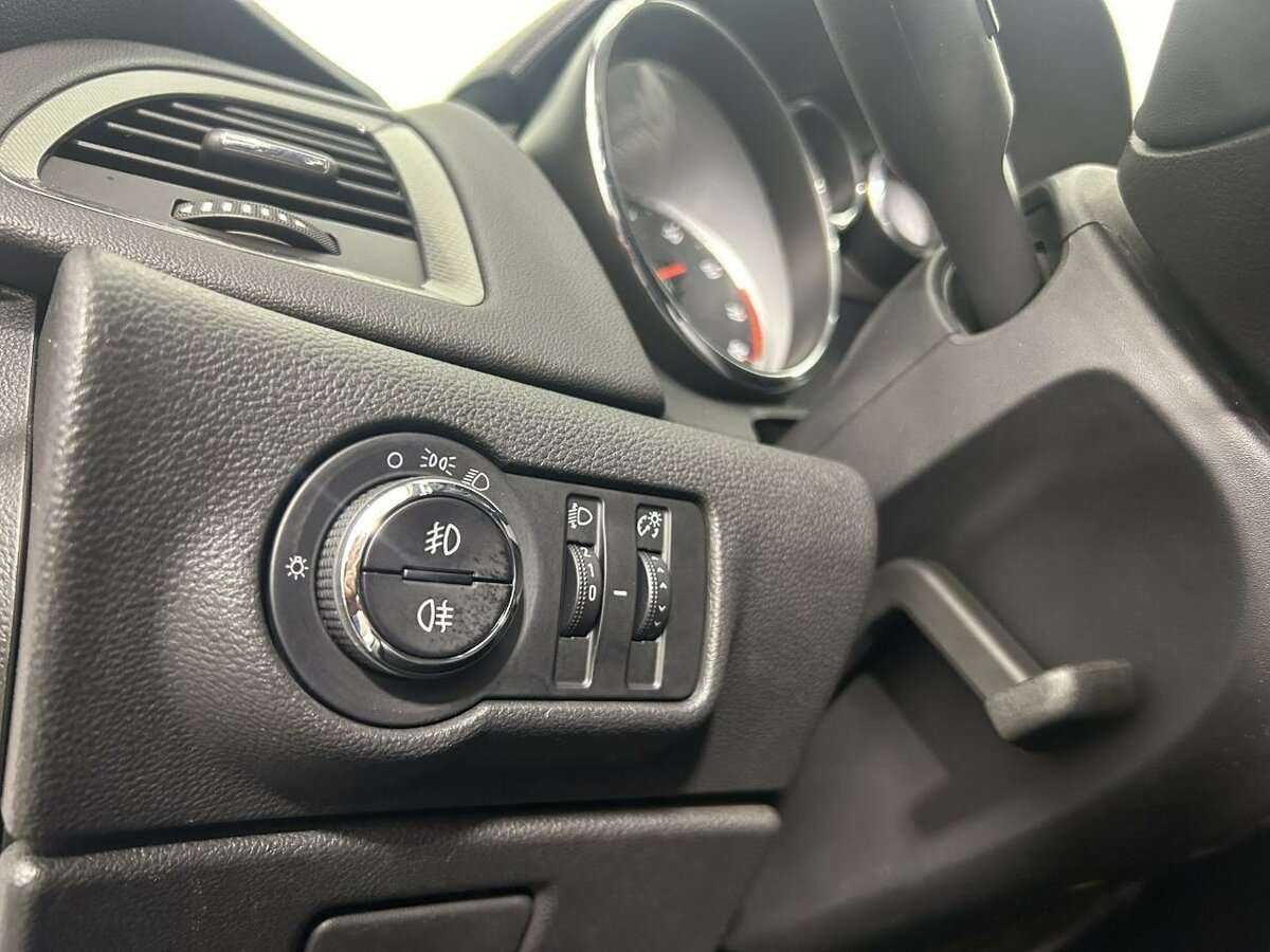 Opel Astra с пробегом — 2011 год. Фото: #8