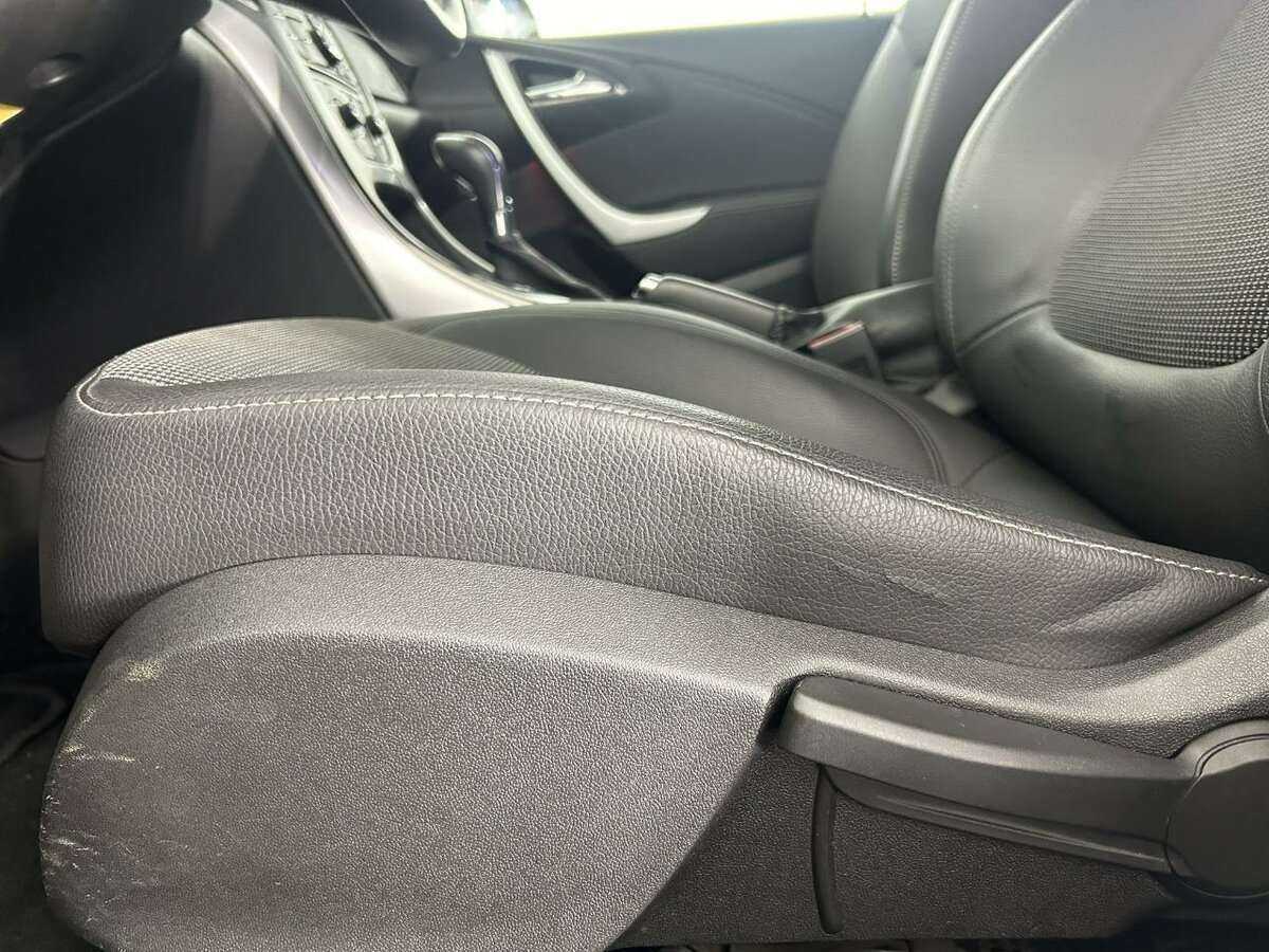 Opel Astra с пробегом — 2011 год. Фото: #9