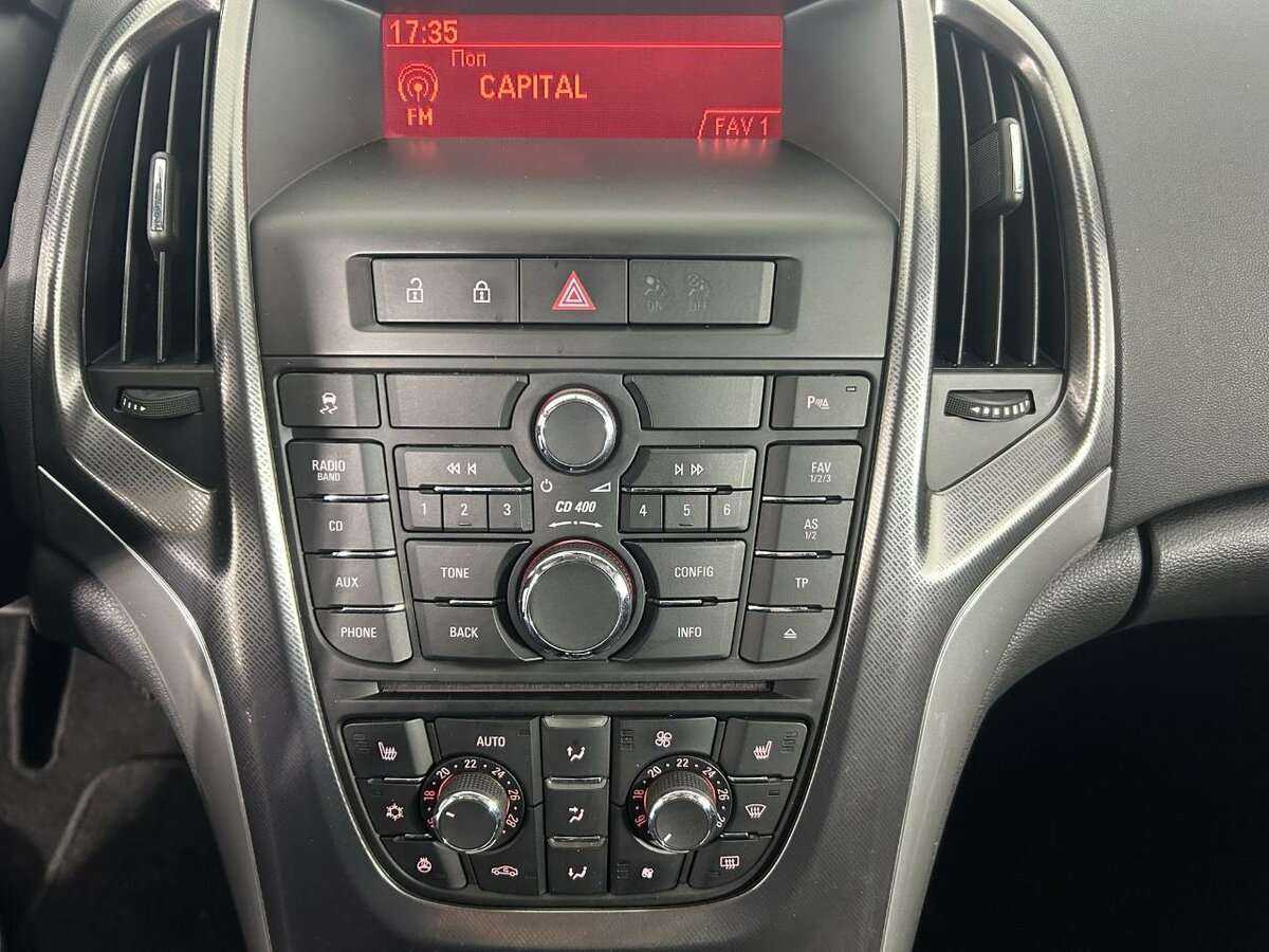 Opel Astra с пробегом — 2011 год. Фото: #11