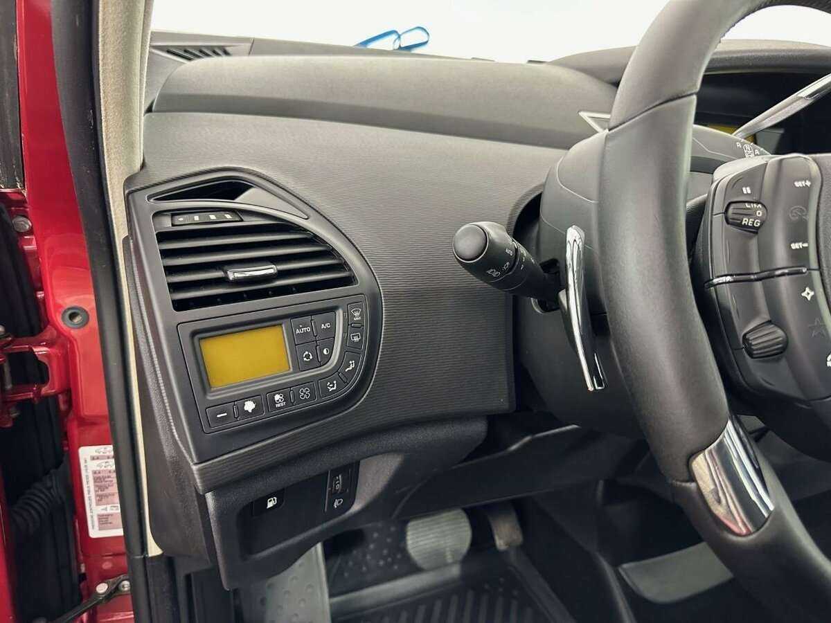 Citroen C4 Picasso с пробегом — 2012 год. Фото: #7