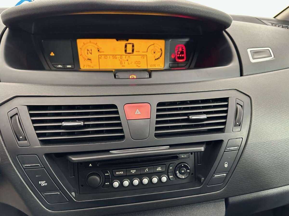 Citroen C4 Picasso с пробегом — 2012 год. Фото: #10