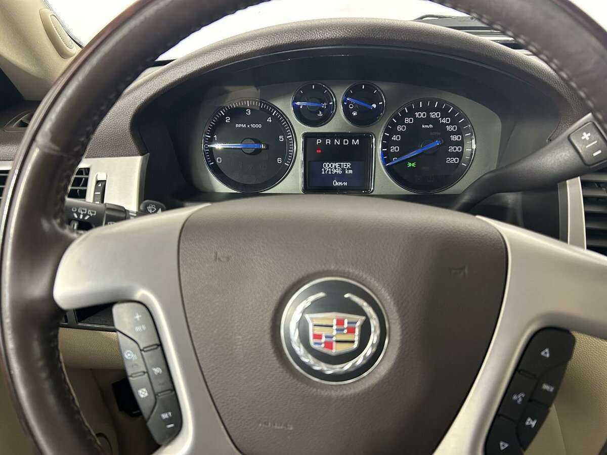 Cadillac Escalade с пробегом — 2008 год. Фото: #10