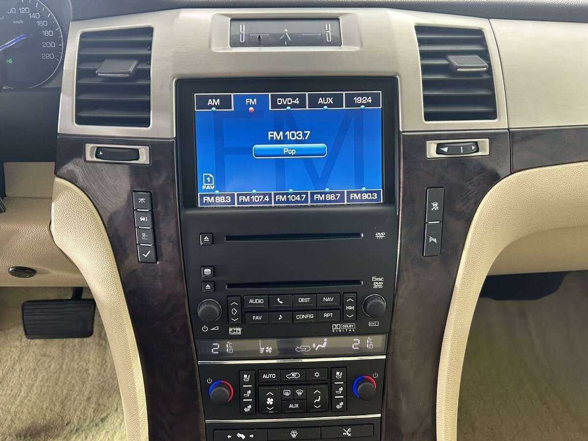 Cadillac Escalade с пробегом — 2008 год. Фото: #11