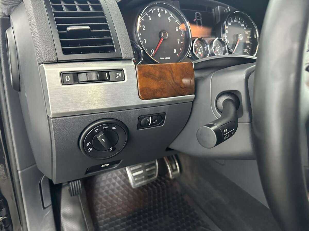 Volkswagen Touareg с пробегом — 2008 год. Фото: #7