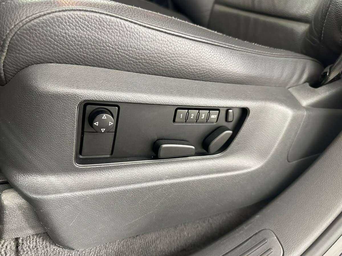 Volkswagen Touareg с пробегом — 2008 год. Фото: #8