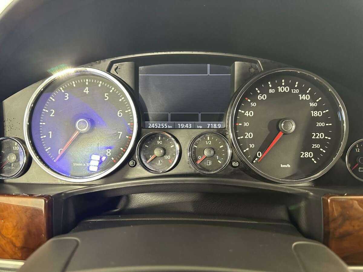 Volkswagen Touareg с пробегом — 2008 год. Фото: #9