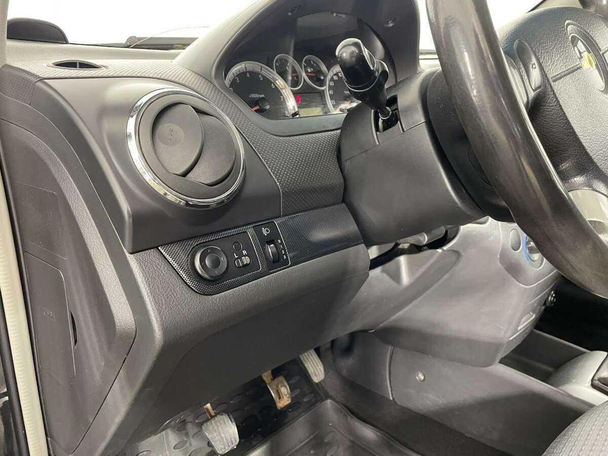 Chevrolet Aveo с пробегом — 2009 год. Фото: #7