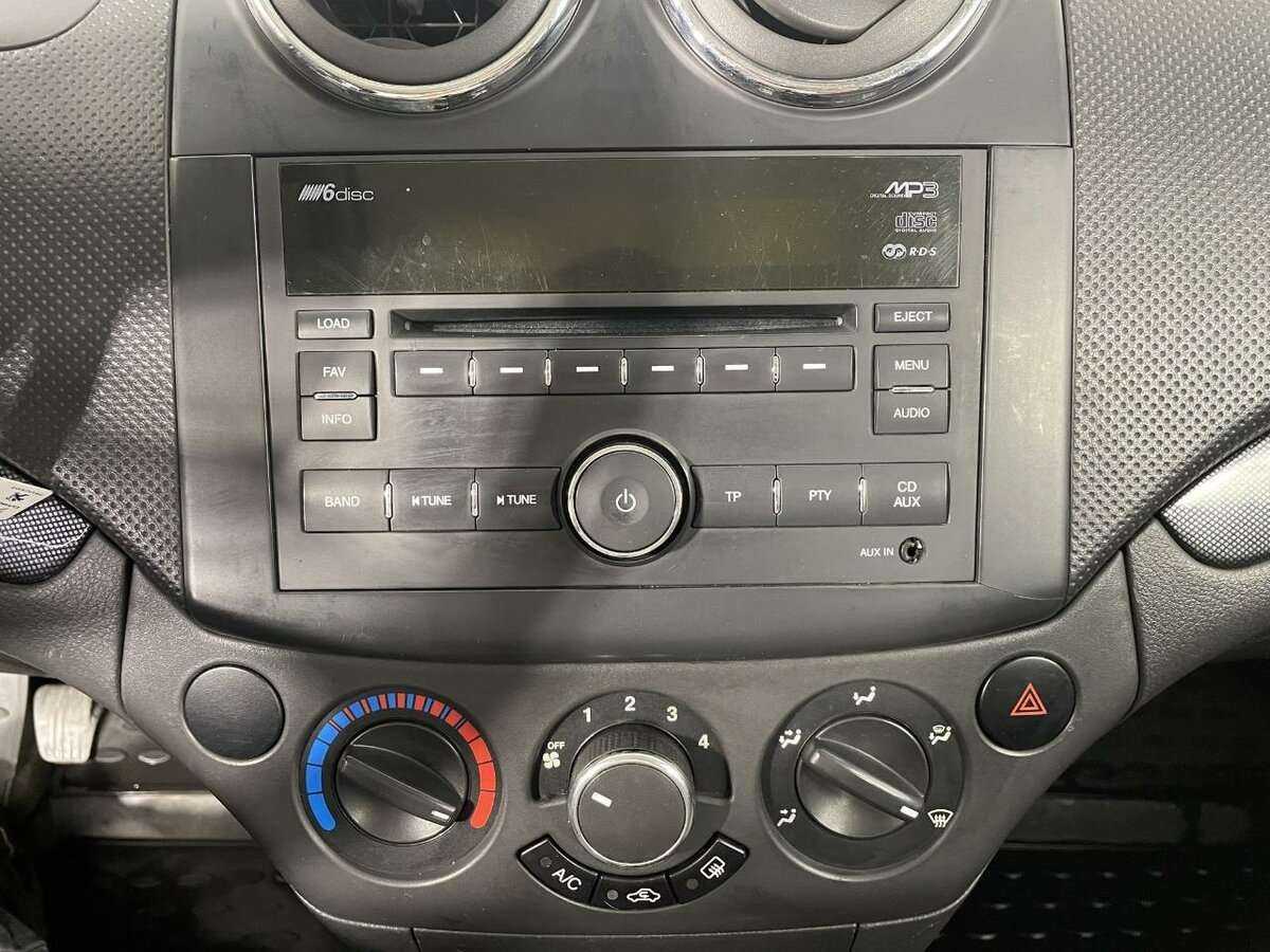 Chevrolet Aveo с пробегом — 2009 год. Фото: #10