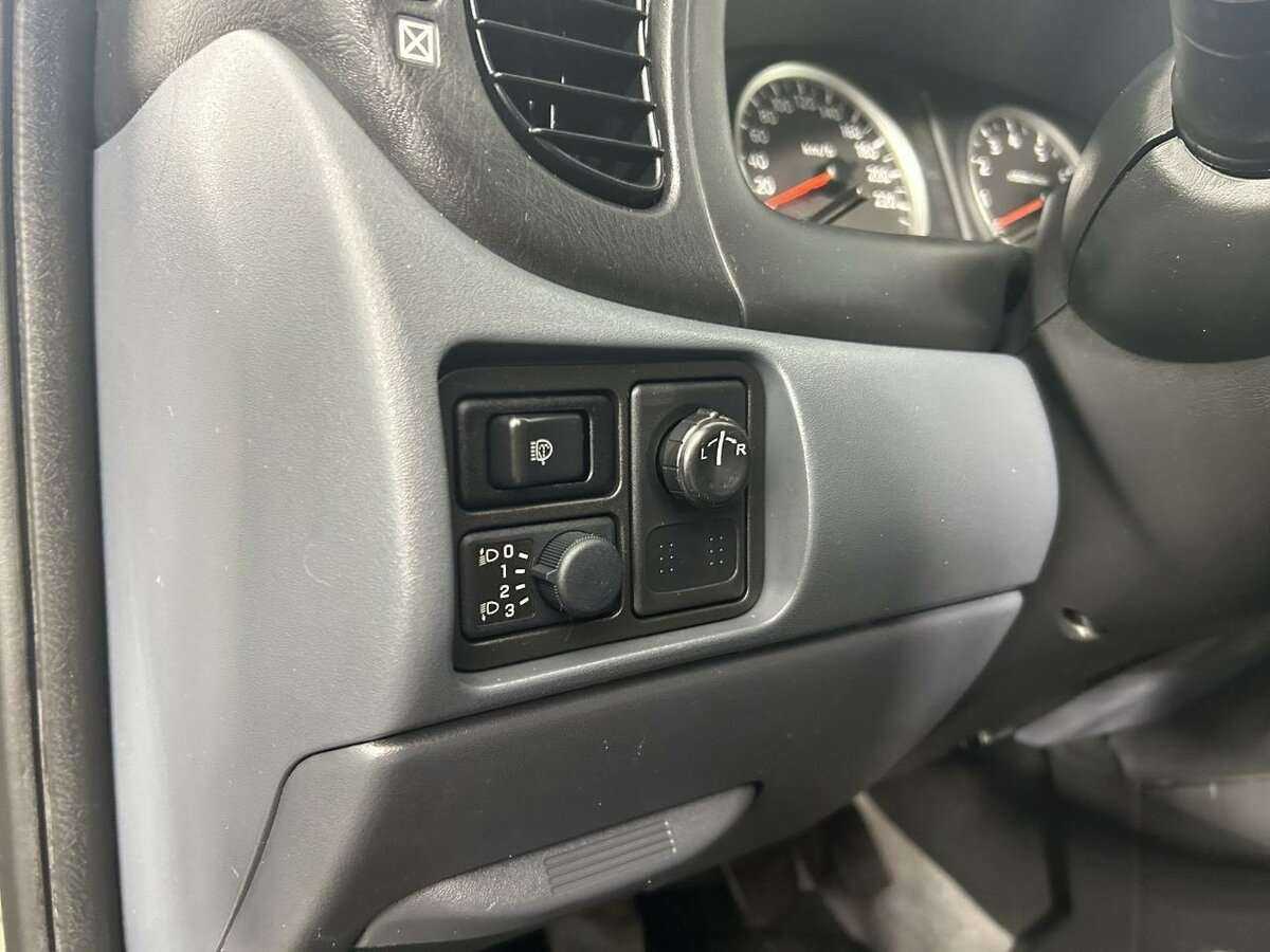 Nissan Almera с пробегом — 2005 год. Фото: #8