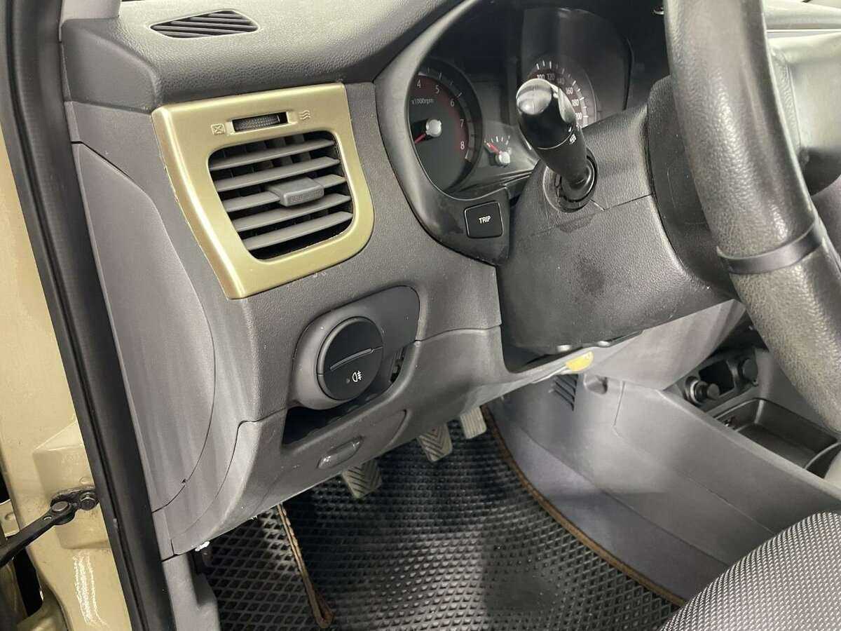 Kia Rio с пробегом — 2010 год. Фото: #8