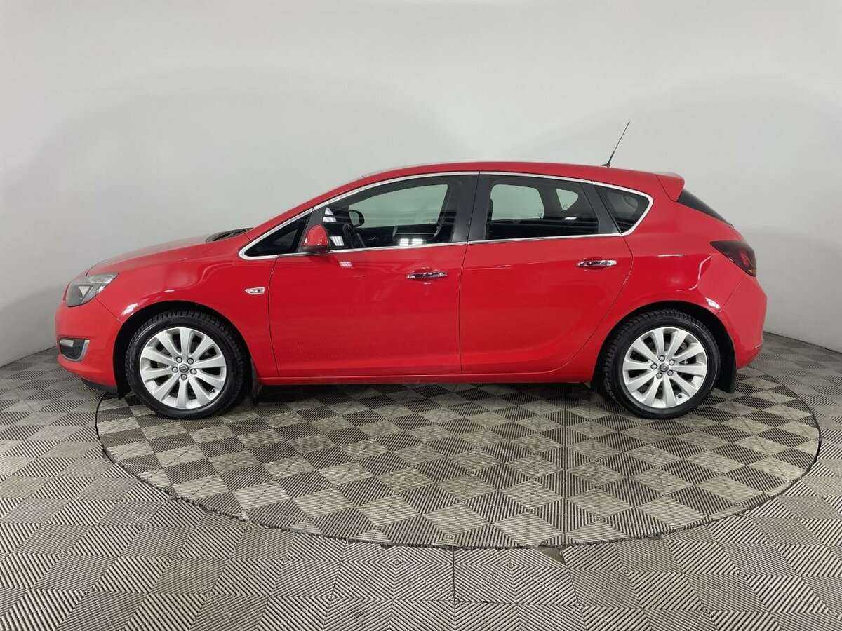 Opel Astra с пробегом — 2013 год. Фото: #4