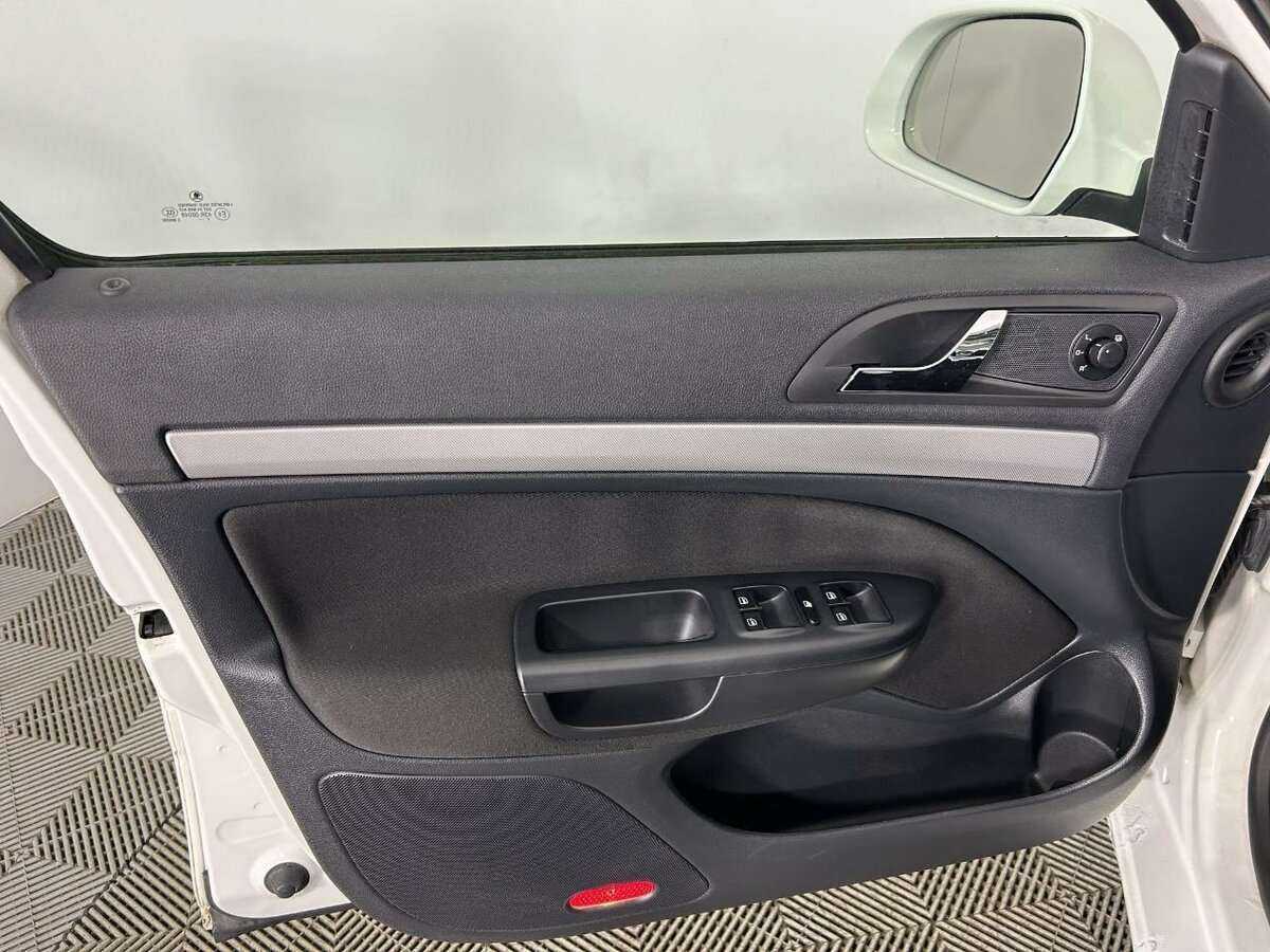 Skoda Octavia с пробегом — 2011 год. Фото: #6