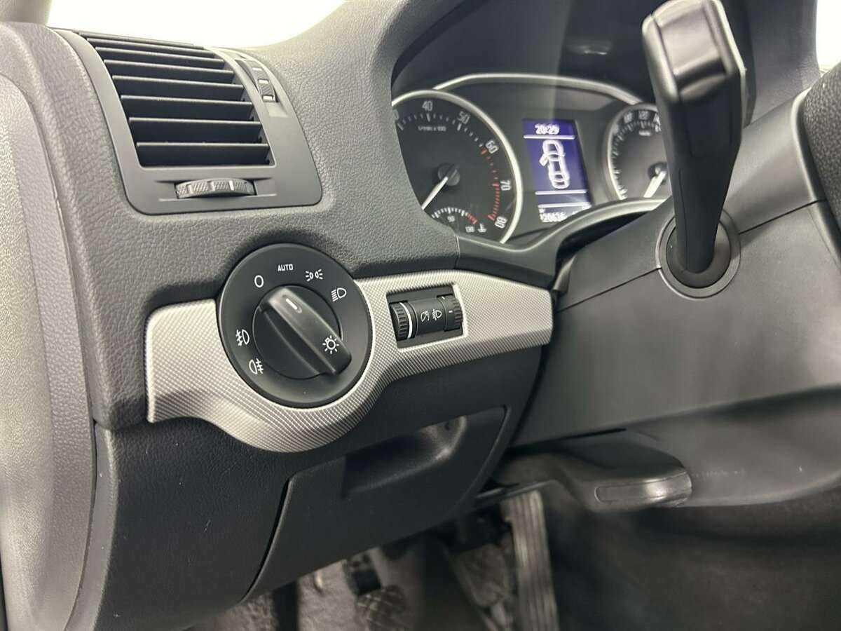 Skoda Octavia с пробегом — 2011 год. Фото: #7