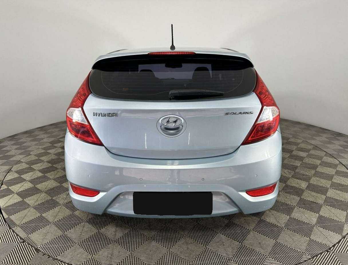 Hyundai Solaris с пробегом — 2011 год. Фото: #2