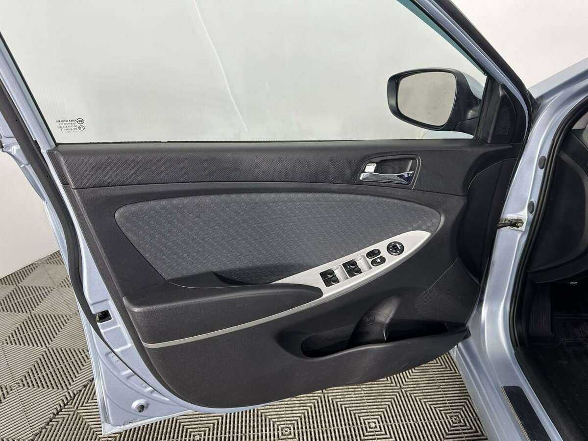 Hyundai Solaris с пробегом — 2011 год. Фото: #7