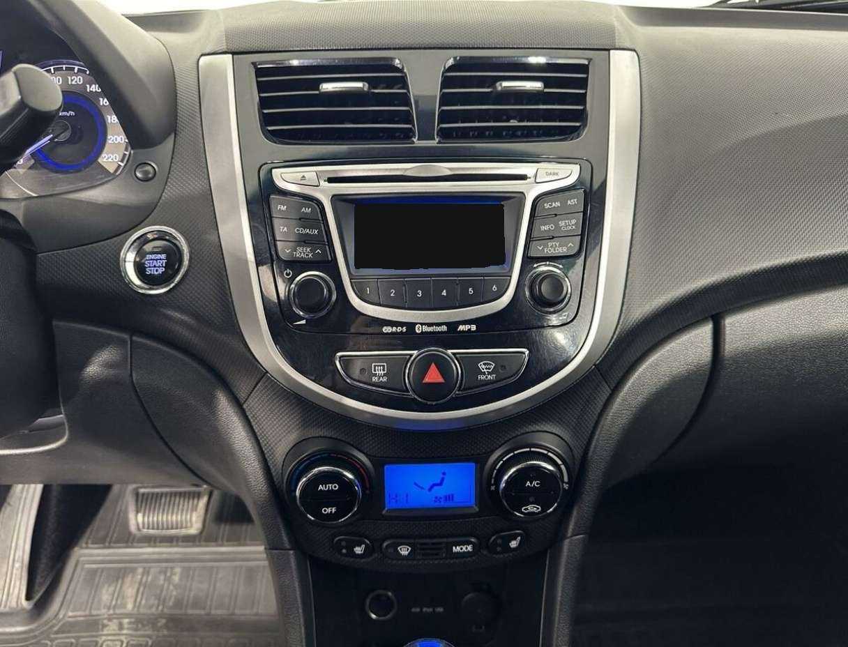 Hyundai Solaris с пробегом — 2011 год. Фото: #11