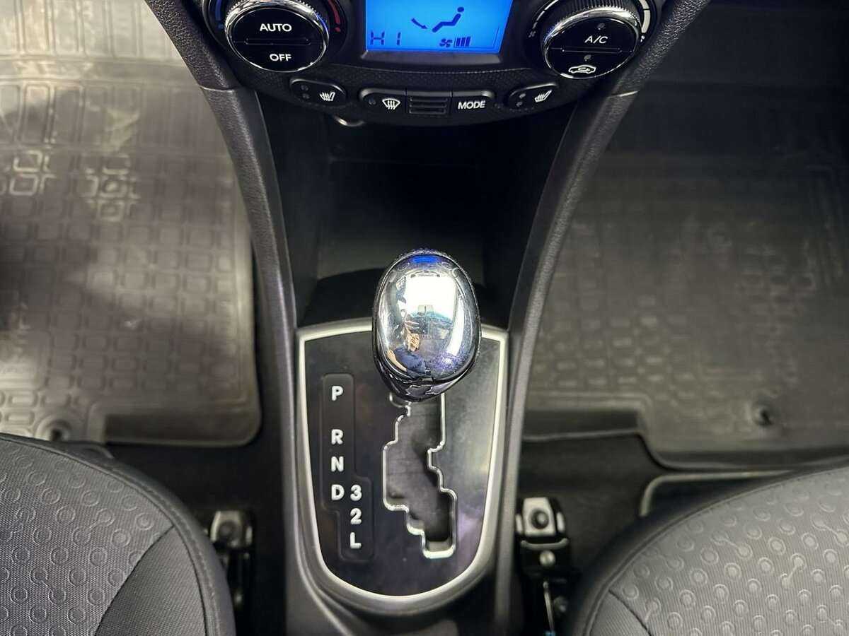 Hyundai Solaris с пробегом — 2011 год. Фото: #12