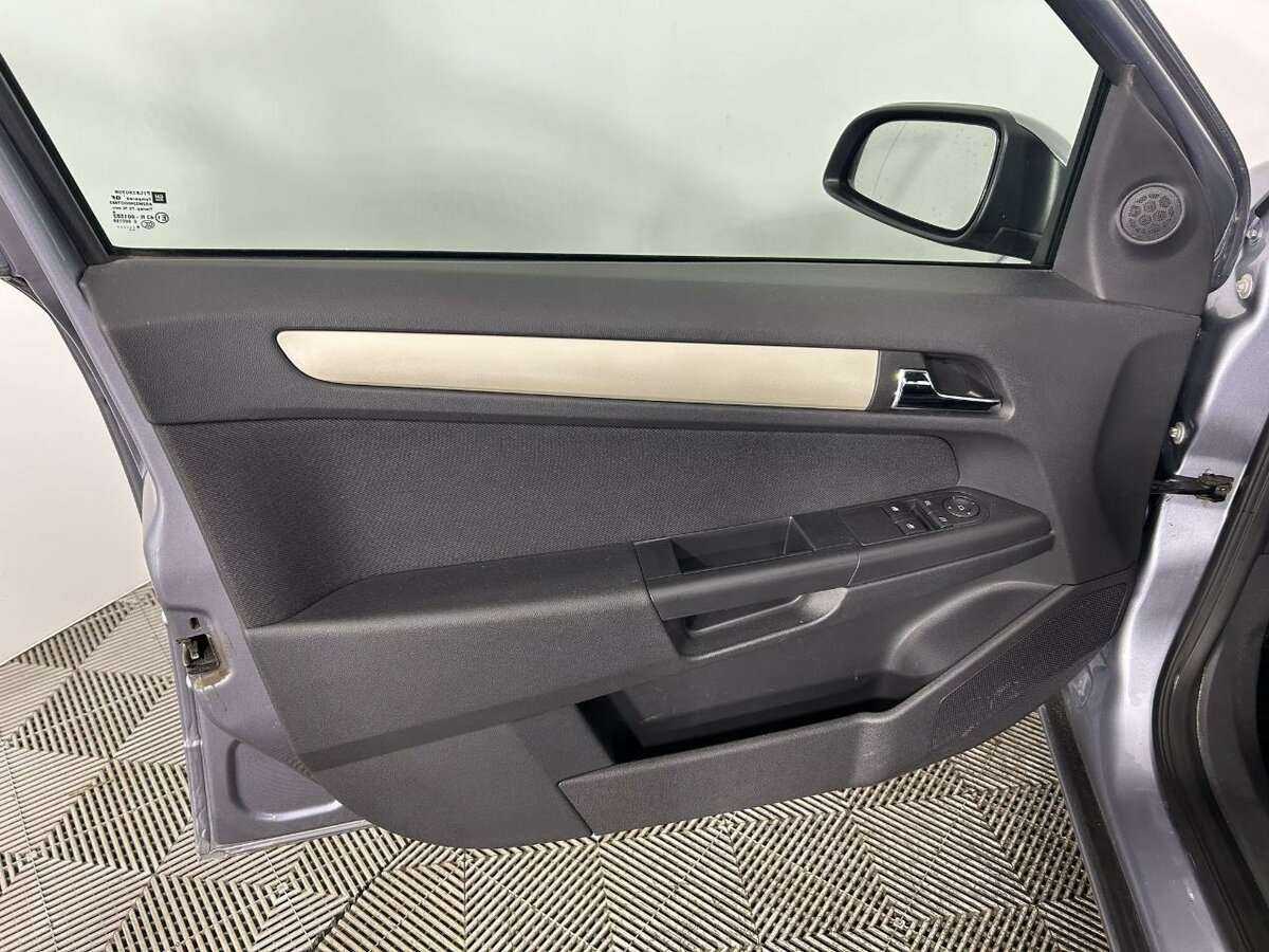 Opel Astra с пробегом — 2008 год. Фото: #6