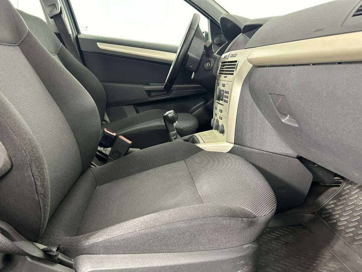 Opel Astra с пробегом — 2008 год. Фото: #12