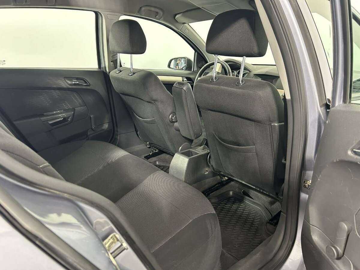 Opel Astra с пробегом — 2008 год. Фото: #14