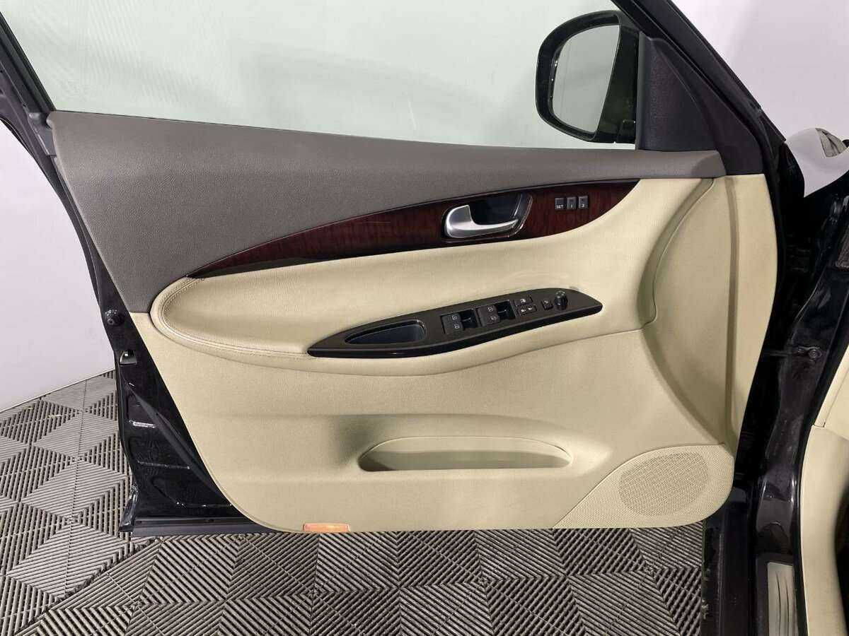 Infiniti EX с пробегом — 2011 год. Фото: #5