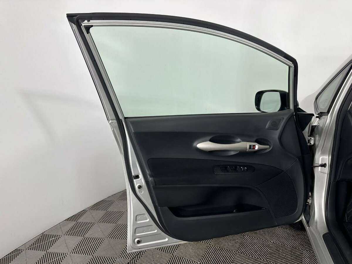 Toyota Auris с пробегом — 2007 год. Фото: #7