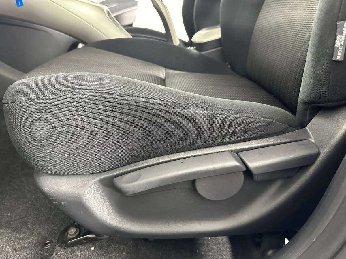 Toyota Auris с пробегом — 2007 год. Фото: #9