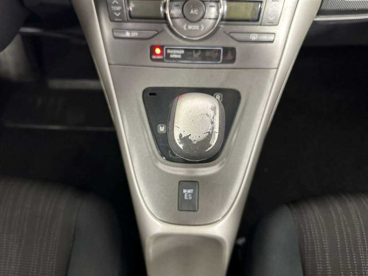 Toyota Auris с пробегом — 2007 год. Фото: #12