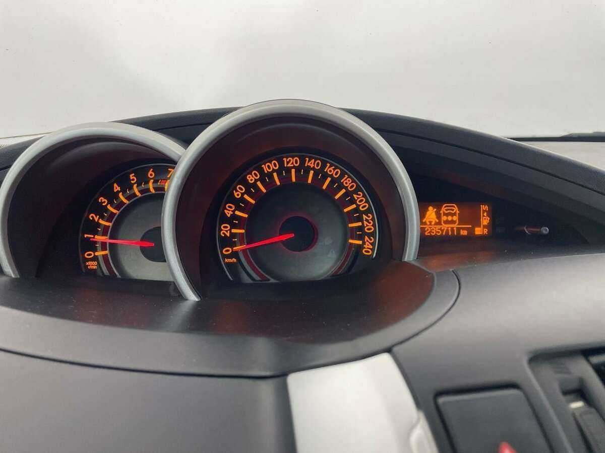 Toyota Verso с пробегом — 2011 год. Фото: #10