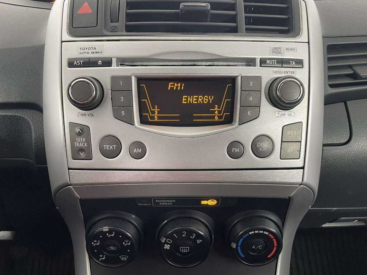 Toyota Verso с пробегом — 2011 год. Фото: #11