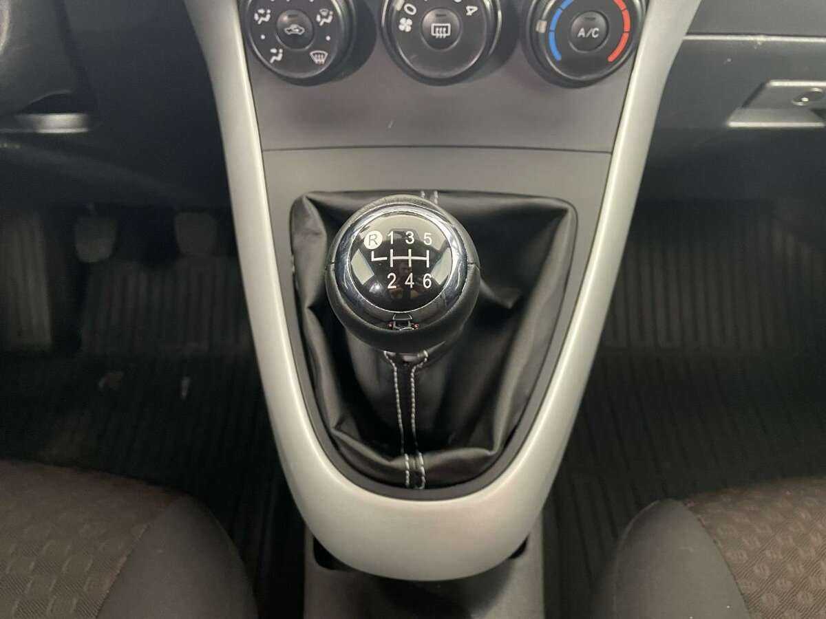 Toyota Verso с пробегом — 2011 год. Фото: #12