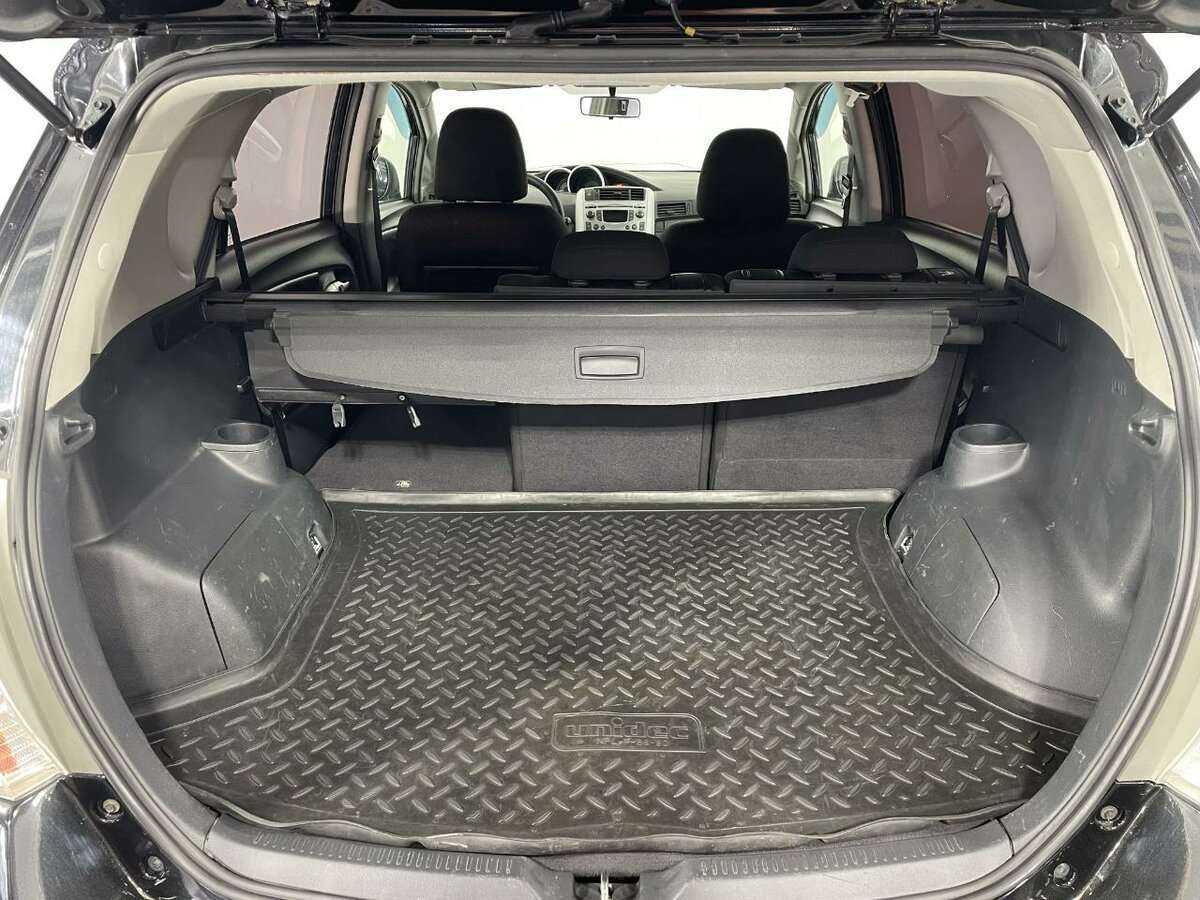 Toyota Verso с пробегом — 2011 год. Фото: #17