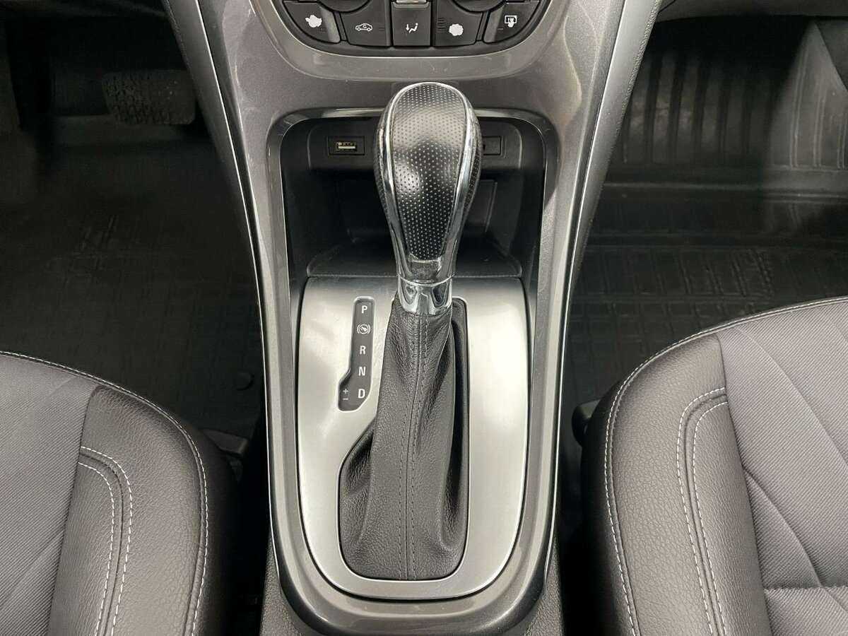 Opel Astra с пробегом — 2013 год. Фото: #11