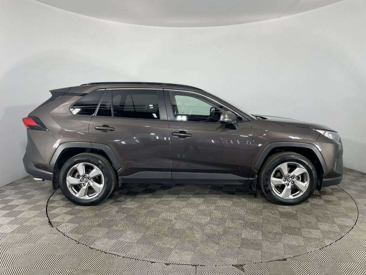 Toyota RAV4 с пробегом — 2019 год. Фото: #2