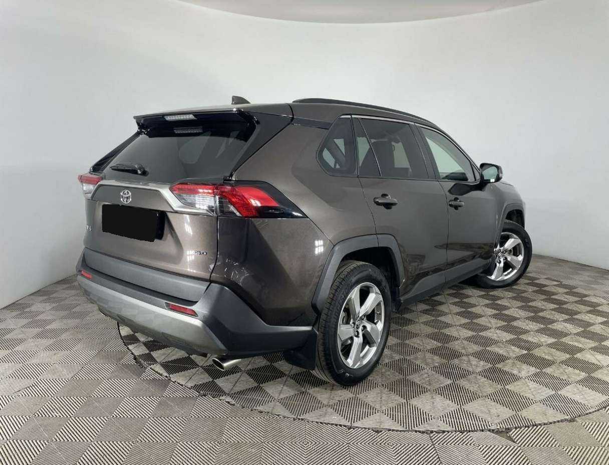 Toyota RAV4 с пробегом — 2019 год. Фото: #4