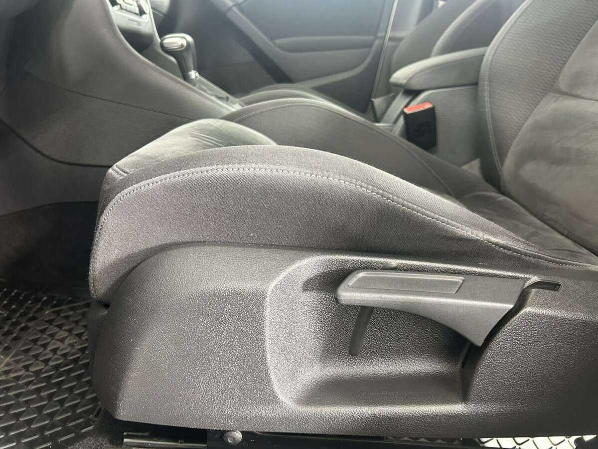 Volkswagen Golf с пробегом — 2010 год. Фото: #8