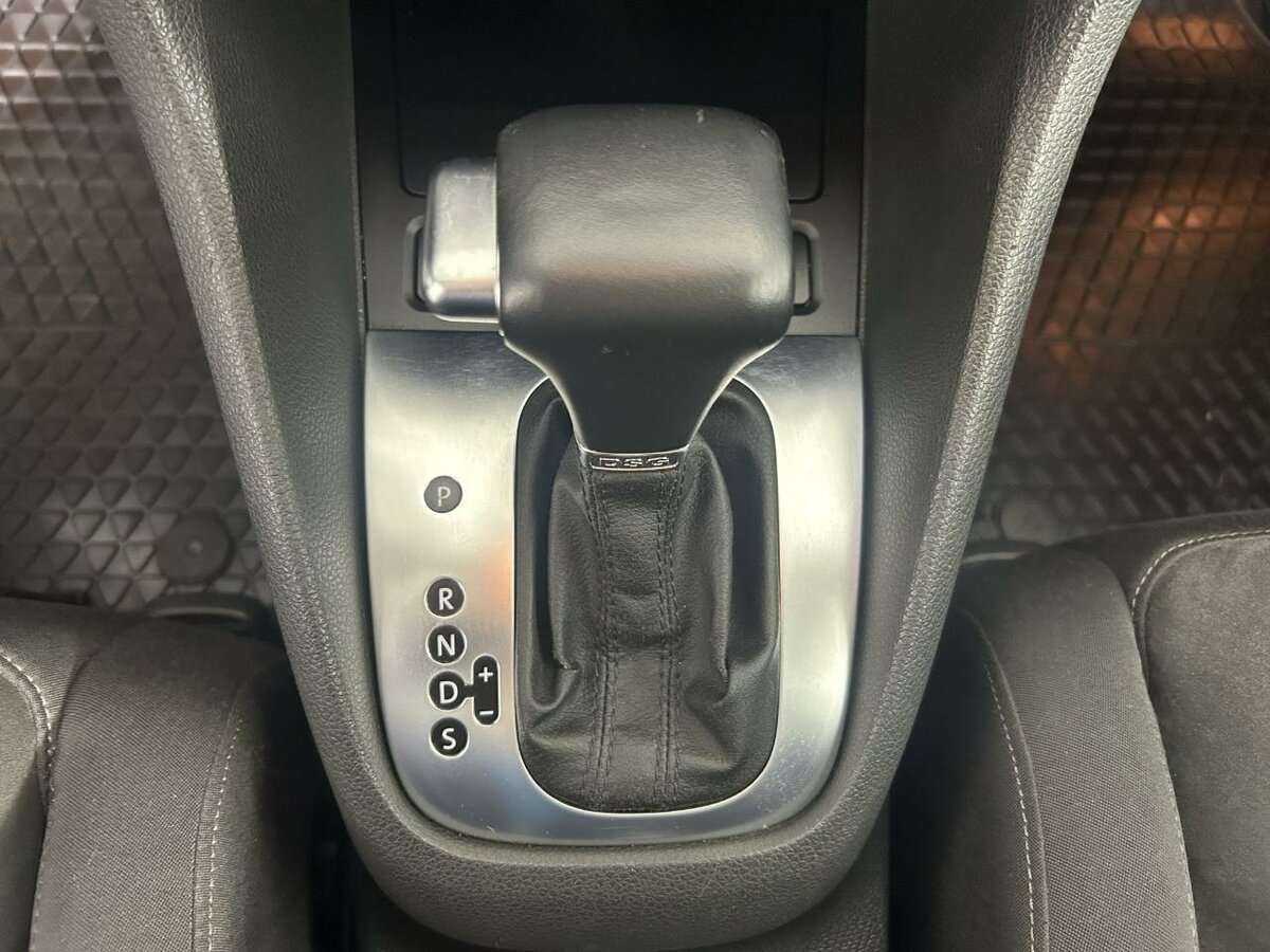 Volkswagen Golf с пробегом — 2010 год. Фото: #11