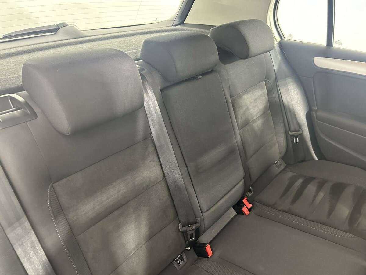 Volkswagen Golf с пробегом — 2010 год. Фото: #13