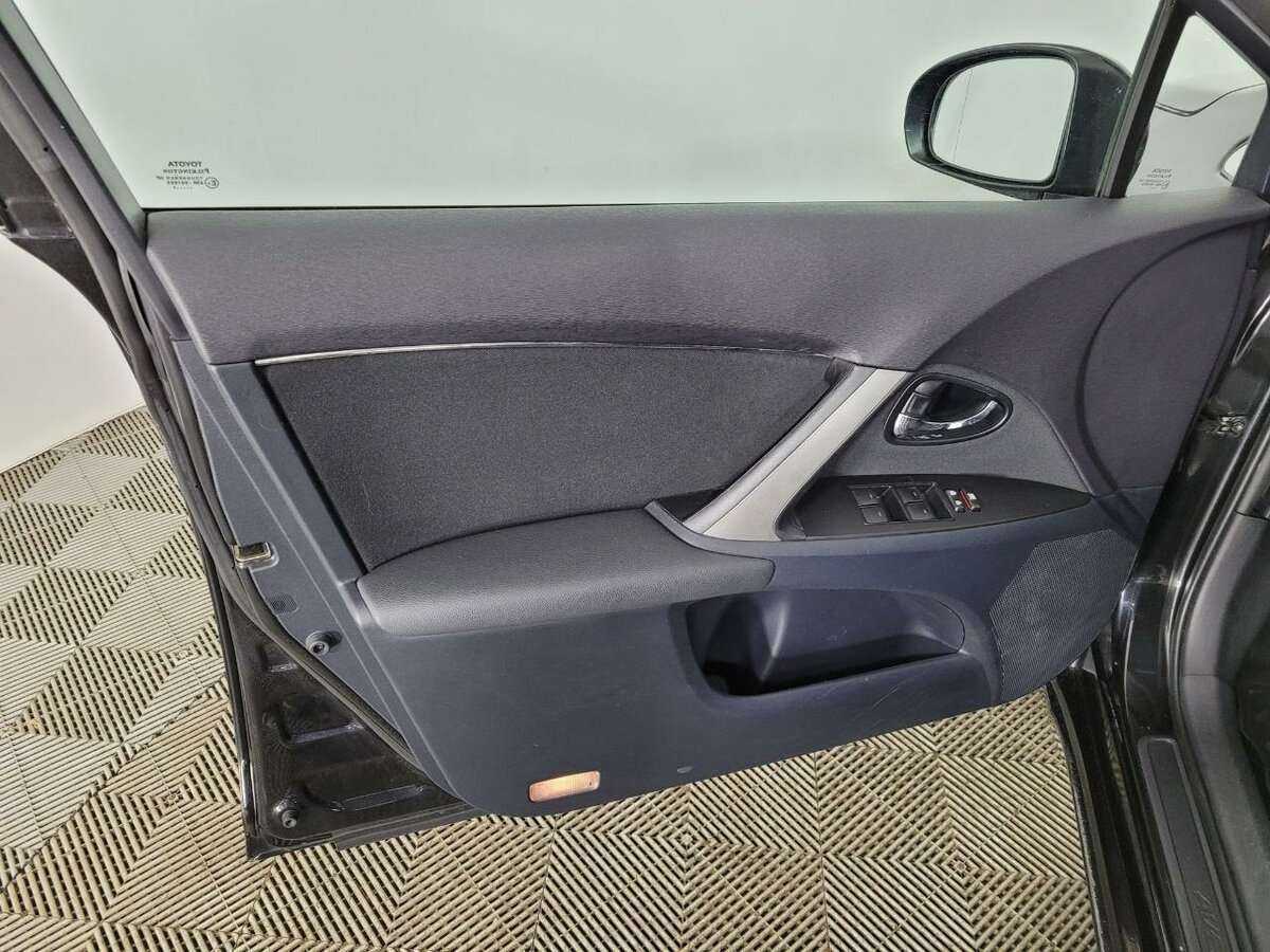 Toyota Avensis с пробегом — 2012 год. Фото: #7