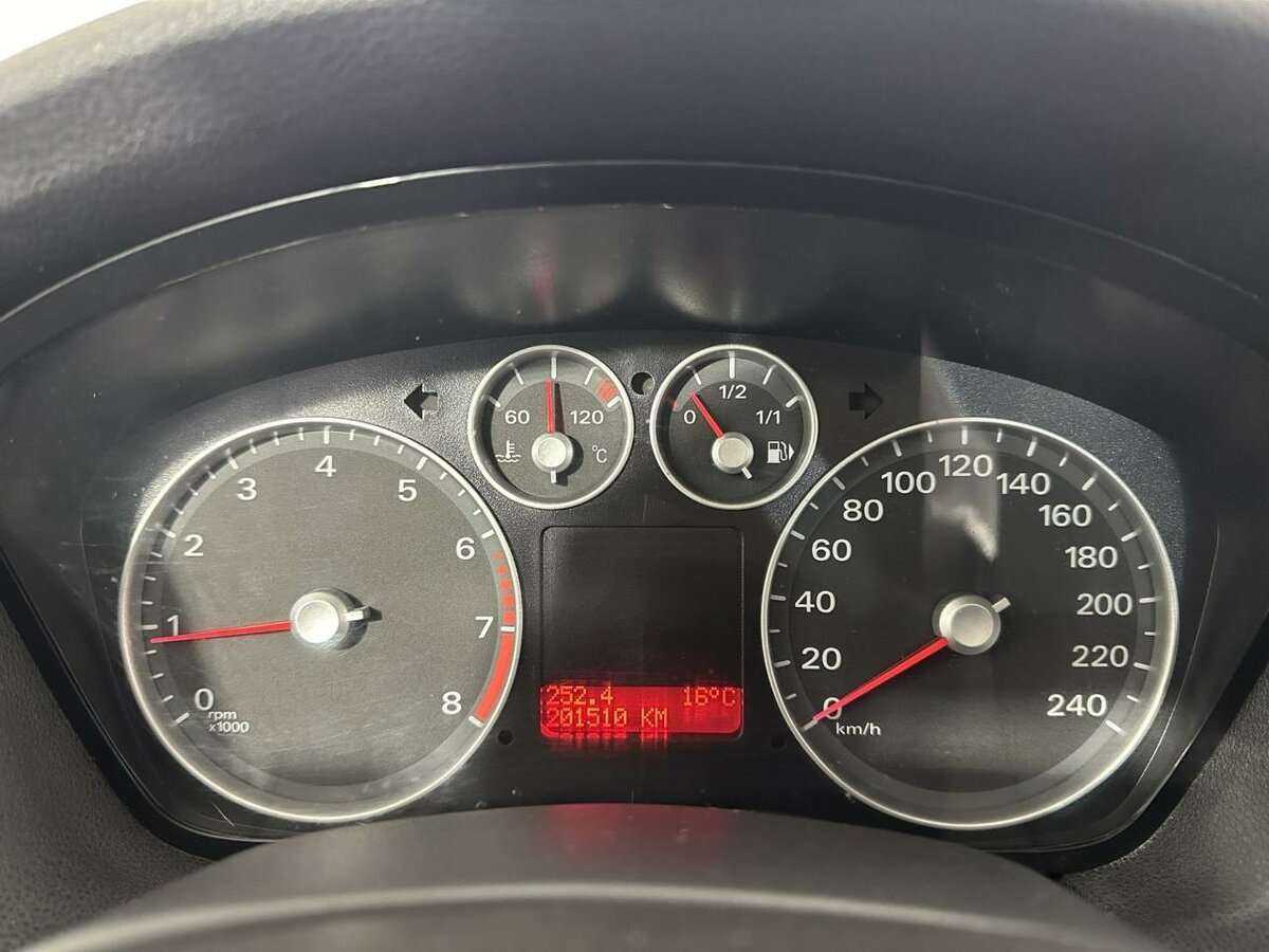 Ford Focus с пробегом — 2008 год. Фото: #10