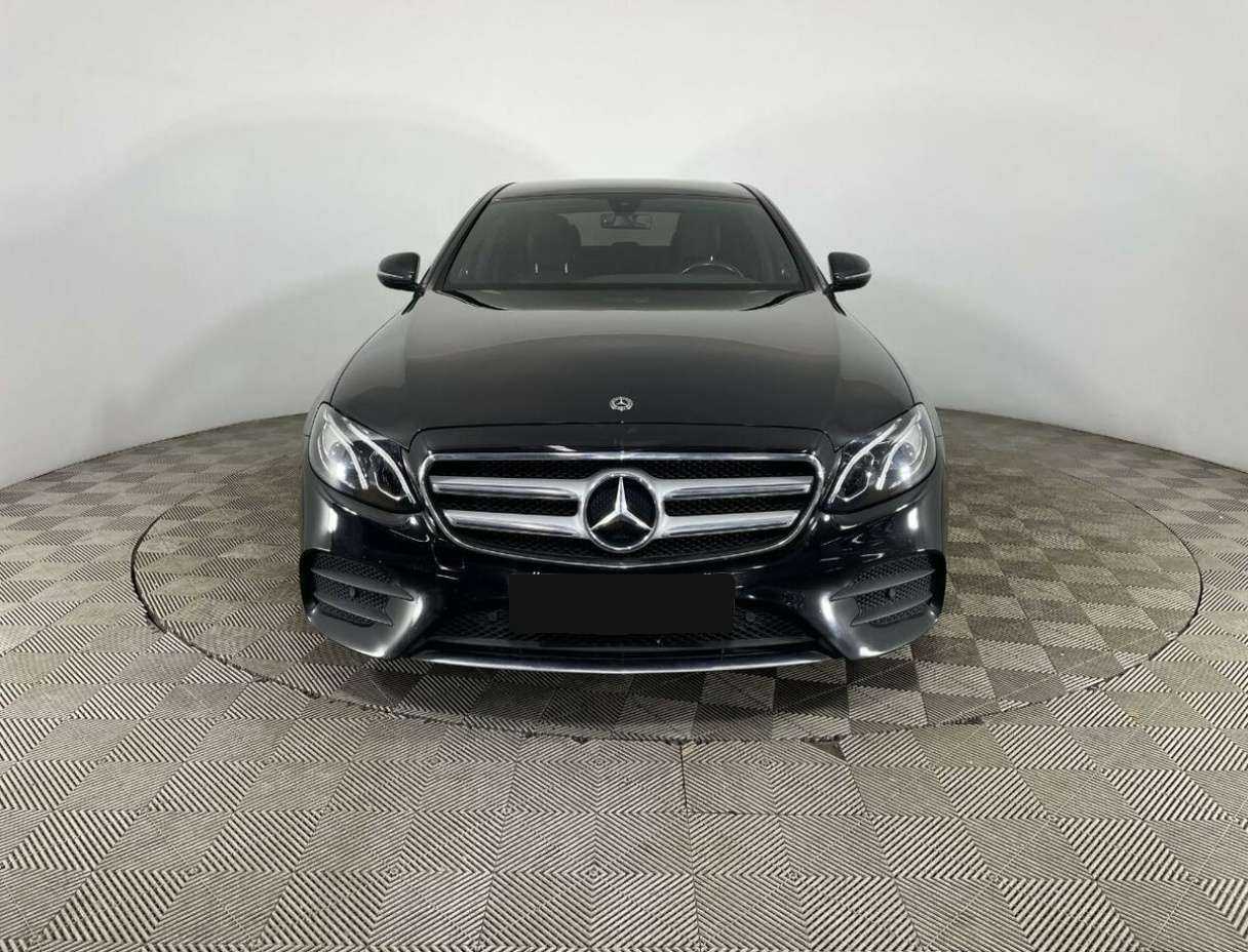 Mercedes-Benz E-Класс с пробегом — 2019 год. Фото: #1