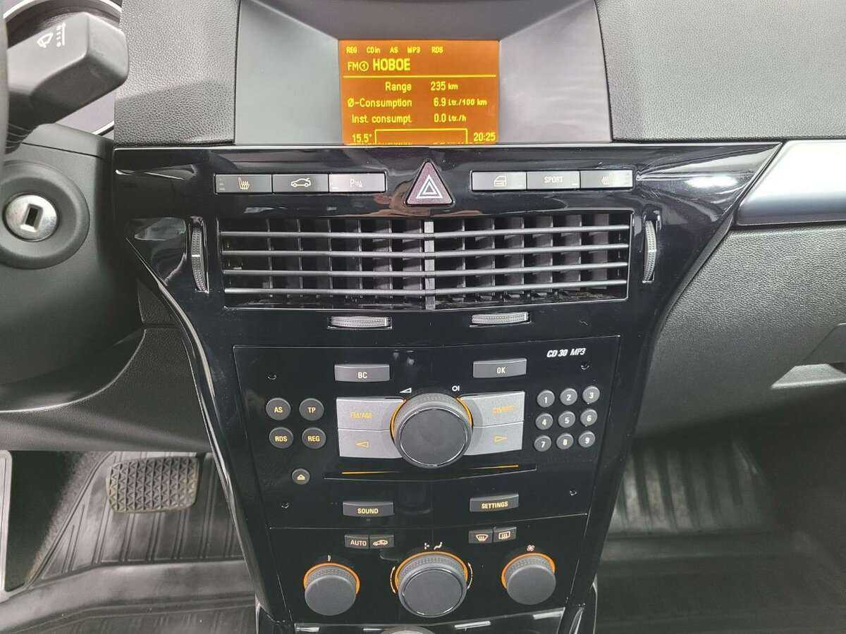 Opel Astra с пробегом — 2012 год. Фото: #11