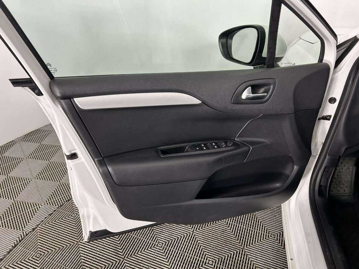 Citroen C4 с пробегом — 2013 год. Фото: #6