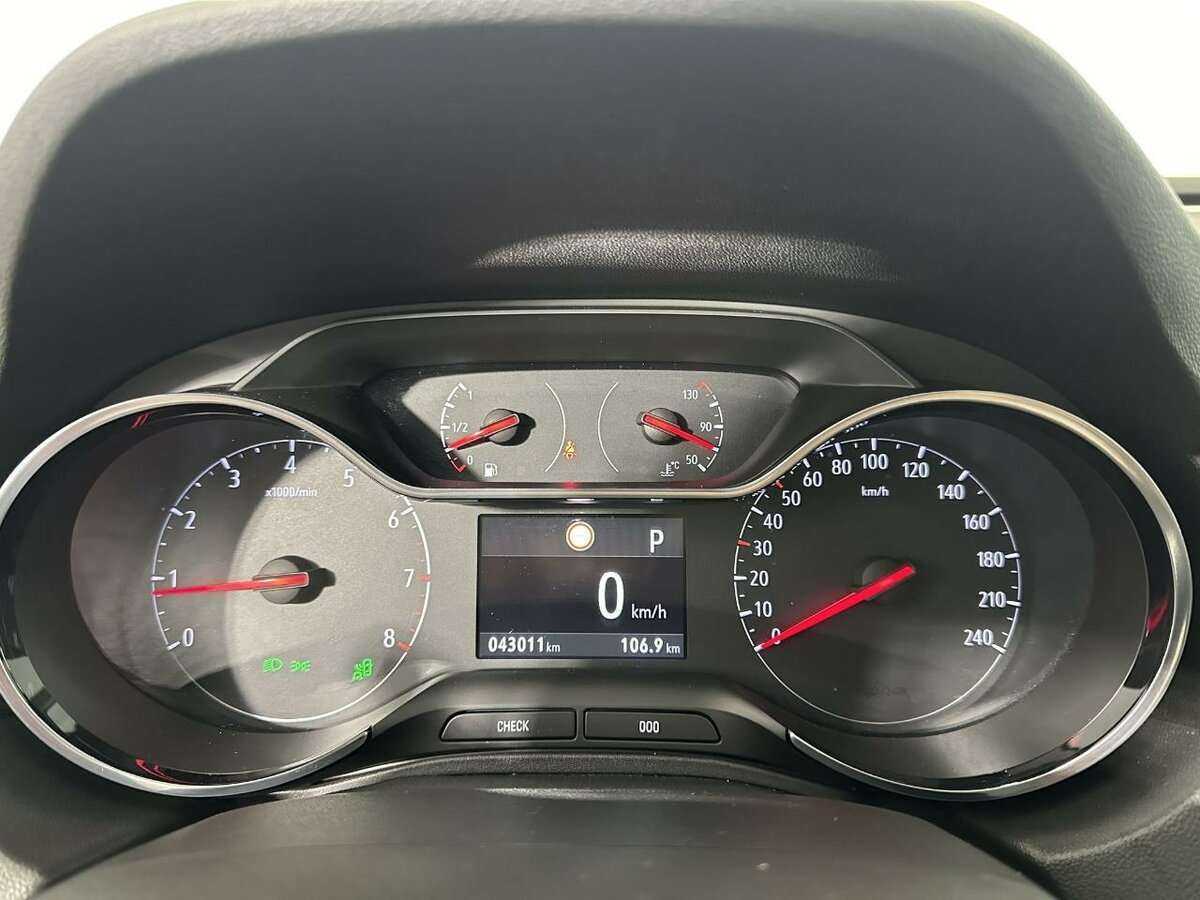 Opel Grandland с пробегом — 2021 год. Фото: #10